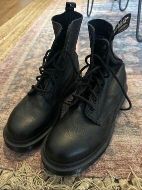 Dr. Martens 1460 Black Leather Lace-Up Boots Size 7 Mens / 8 Womens EU 38 New